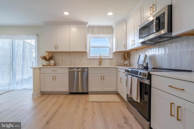 431 SEMINARY ST, Pennsburg, PA 18073