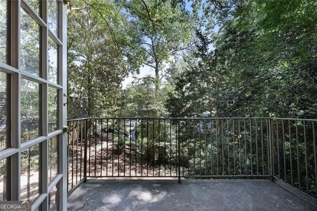 122 Woodmere Square NW, Atlanta, GA 30327