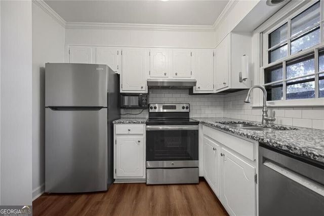 122 Woodmere Square NW, Atlanta, GA 30327