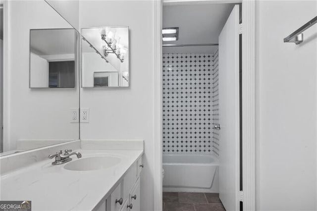 122 Woodmere Square NW, Atlanta, GA 30327