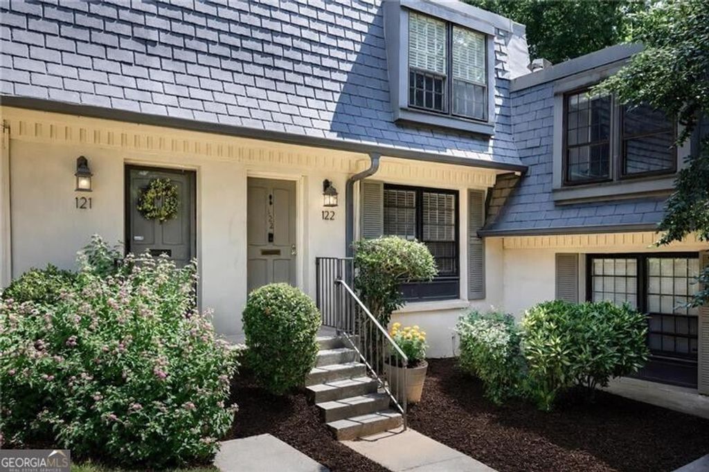 122 Woodmere Square NW, Atlanta, GA 30327