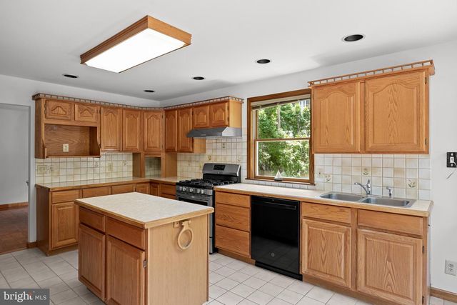 57 E CENTRAL AVE, Moorestown, NJ 08057