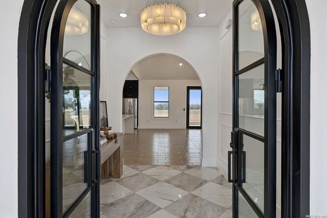 191 Hidden Ranch, Floresville, TX 78114