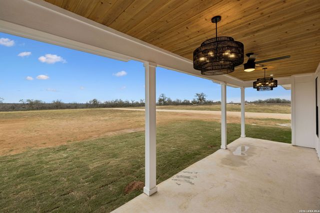 191 Hidden Ranch, Floresville, TX 78114