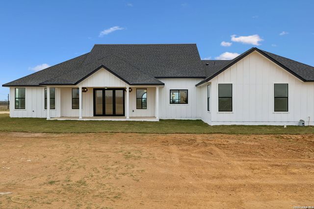 191 Hidden Ranch, Floresville, TX 78114