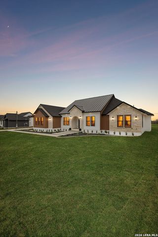 191 Hidden Ranch, Floresville, TX 78114