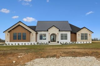 191 Hidden Ranch, Floresville, TX 78114