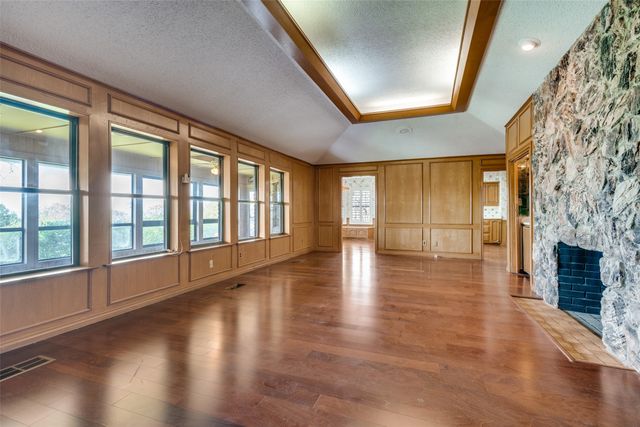 407 Yacht Club Drive, Rockwall, TX 75032