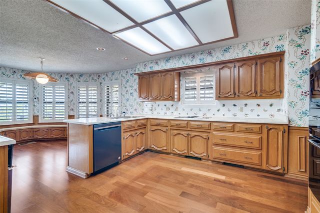 407 Yacht Club Drive, Rockwall, TX 75032