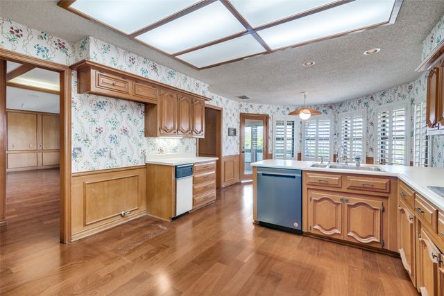 407 Yacht Club Drive, Rockwall, TX 75032