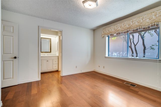 407 Yacht Club Drive, Rockwall, TX 75032