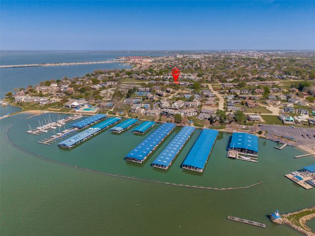 407 Yacht Club Drive, Rockwall, TX 75032