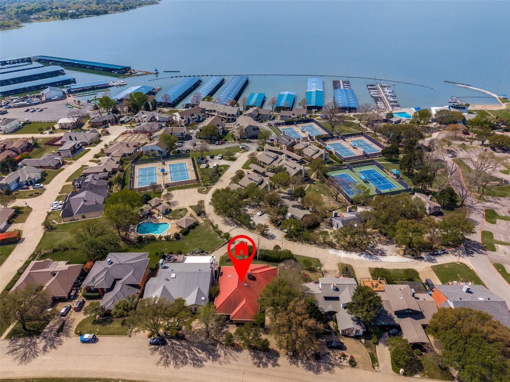 407 Yacht Club Drive, Rockwall, TX 75032