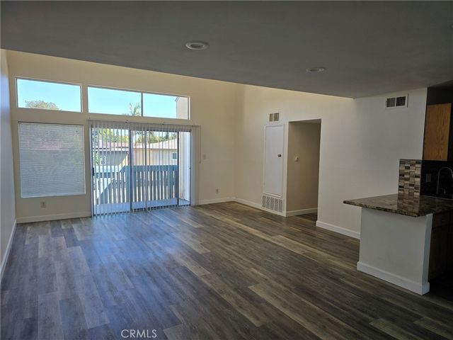 5700 Etiwanda, Tarzana, CA 91356
