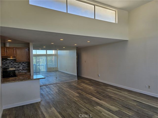 5700 Etiwanda, Tarzana, CA 91356