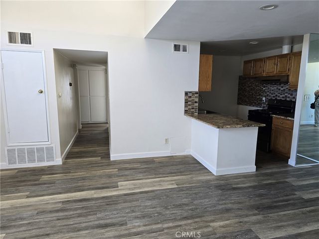 5700 Etiwanda, Tarzana, CA 91356