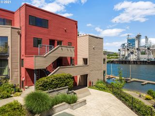 606 Nw NAITO Pkwy A3, Portland, OR 97209