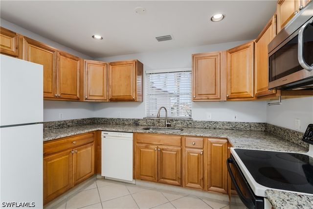 180 Cypress WAY E B212, Naples, FL 34110