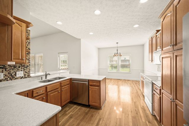 2114 London Ln, Greenbrier, TN 37073