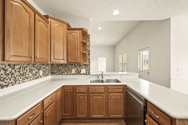 2114 London Ln, Greenbrier, TN 37073