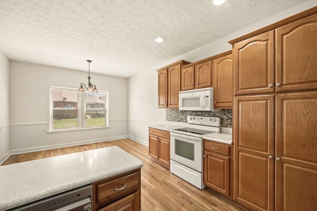 2114 London Ln, Greenbrier, TN 37073