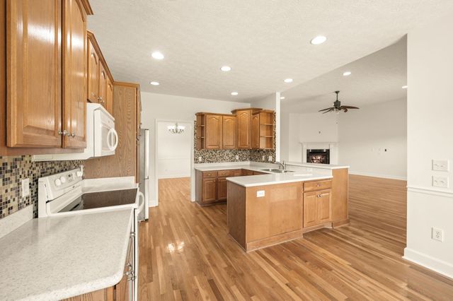 2114 London Ln, Greenbrier, TN 37073