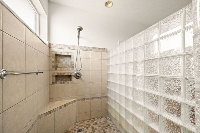 2114 London Ln, Greenbrier, TN 37073