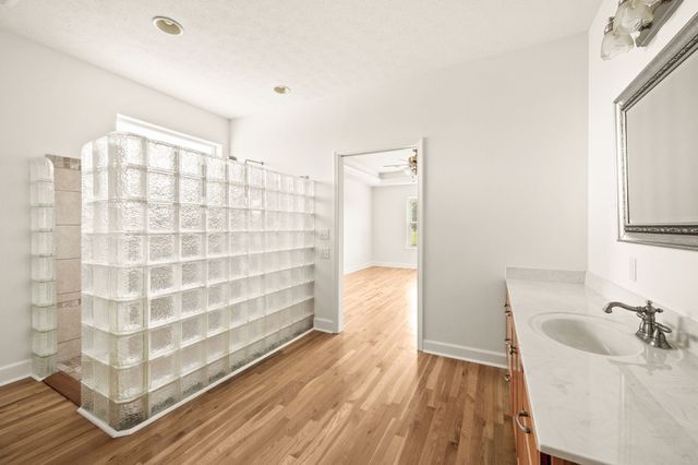 2114 London Ln, Greenbrier, TN 37073