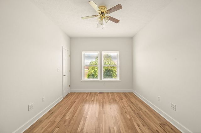 2114 London Ln, Greenbrier, TN 37073