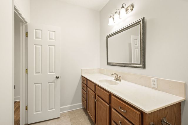 2114 London Ln, Greenbrier, TN 37073