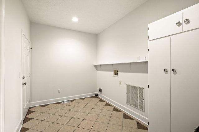 2114 London Ln, Greenbrier, TN 37073