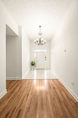 2114 London Ln, Greenbrier, TN 37073