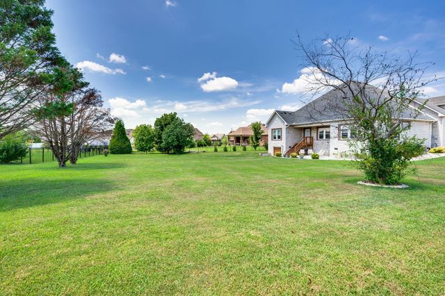 2114 London Ln, Greenbrier, TN 37073