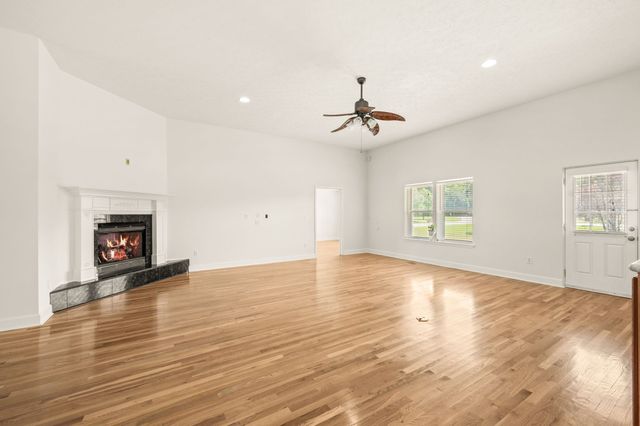 2114 London Ln, Greenbrier, TN 37073