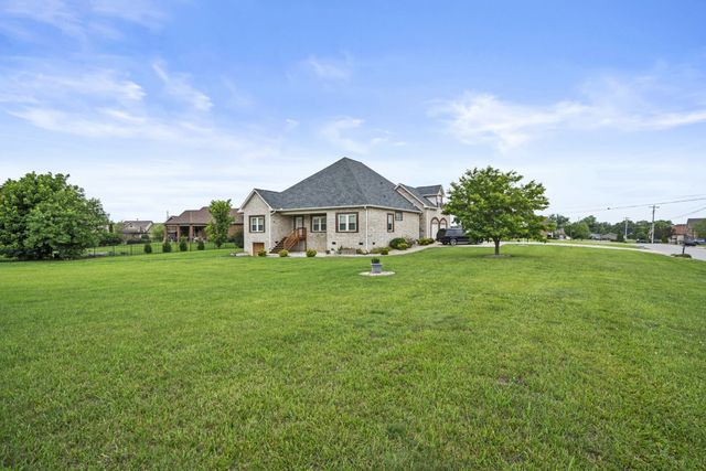 2114 London Ln, Greenbrier, TN 37073