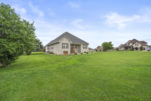 2114 London Ln, Greenbrier, TN 37073