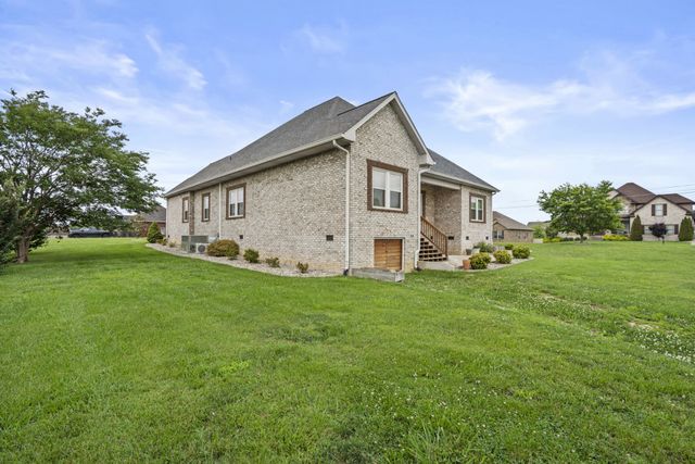 2114 London Ln, Greenbrier, TN 37073