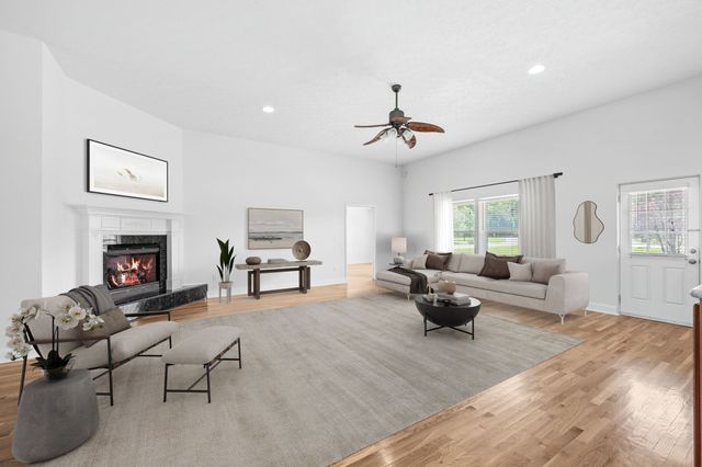 2114 London Ln, Greenbrier, TN 37073