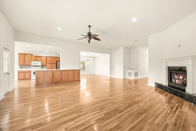 2114 London Ln, Greenbrier, TN 37073