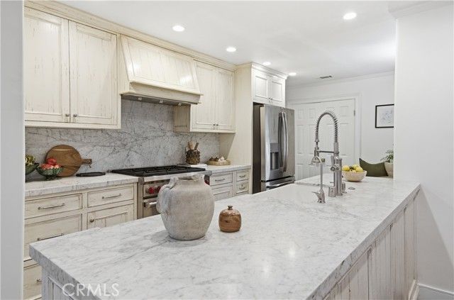 5232 Woodman Avenue, Sherman Oaks, CA 91401