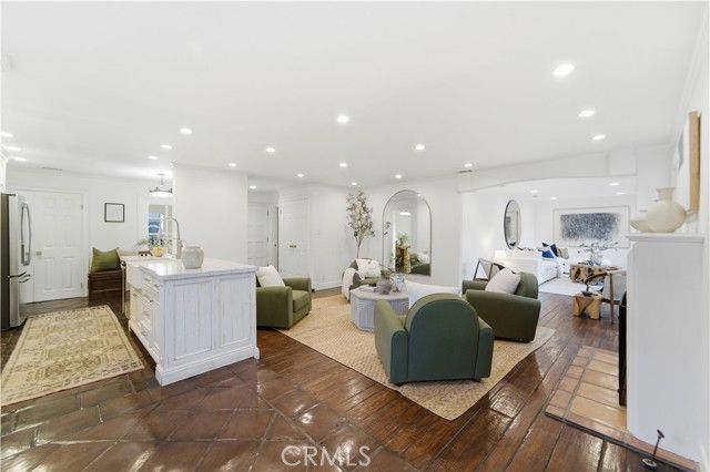 5232 Woodman Avenue, Sherman Oaks, CA 91401