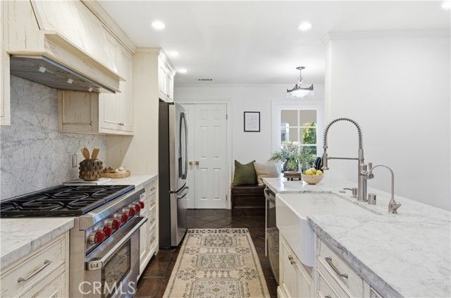 5232 Woodman Avenue, Sherman Oaks, CA 91401