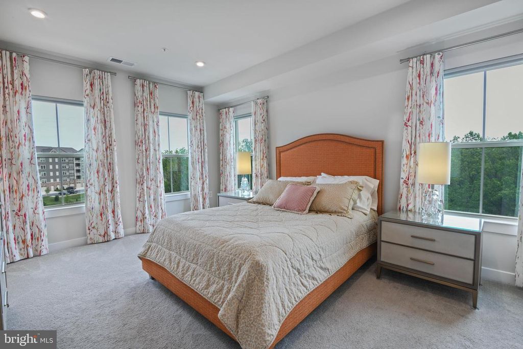 Image 10 of property listing at 3282 PINE NEEDLE CIR #301, Frederick, MD 21704