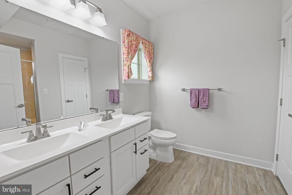 Image 12 of property listing at 3282 PINE NEEDLE CIR #301, Frederick, MD 21704