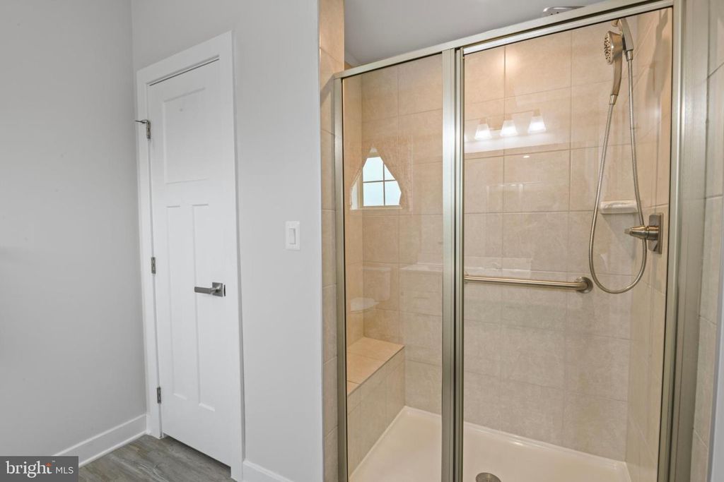 Image 13 of property listing at 3282 PINE NEEDLE CIR #301, Frederick, MD 21704