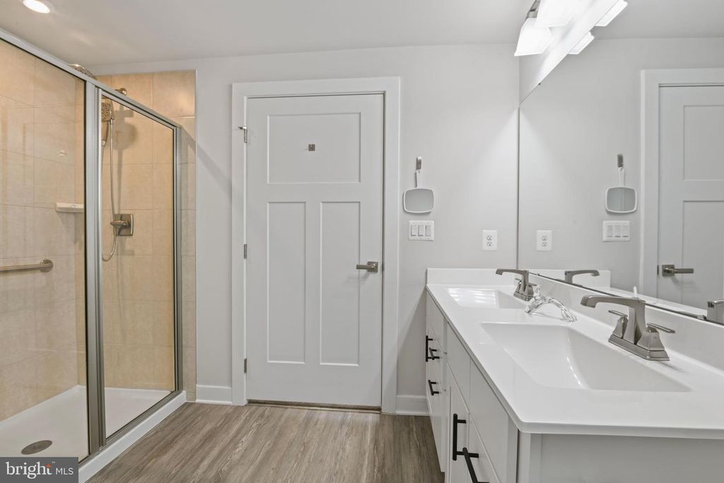 Image 14 of property listing at 3282 PINE NEEDLE CIR #301, Frederick, MD 21704