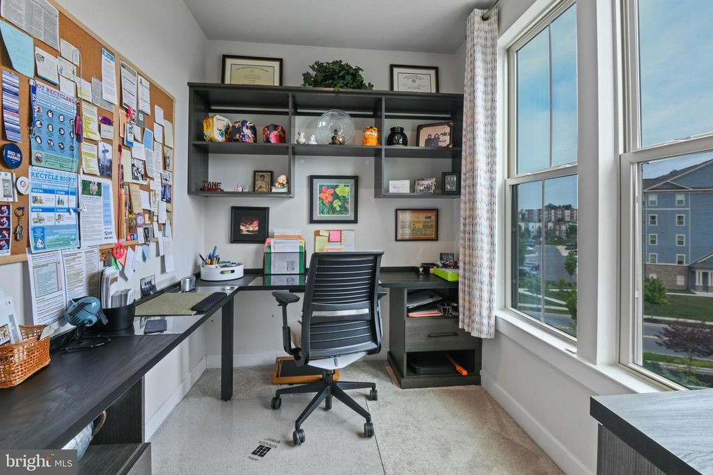 Image 17 of property listing at 3282 PINE NEEDLE CIR #301, Frederick, MD 21704