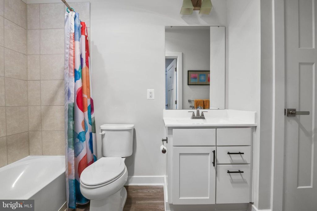 Image 19 of property listing at 3282 PINE NEEDLE CIR #301, Frederick, MD 21704