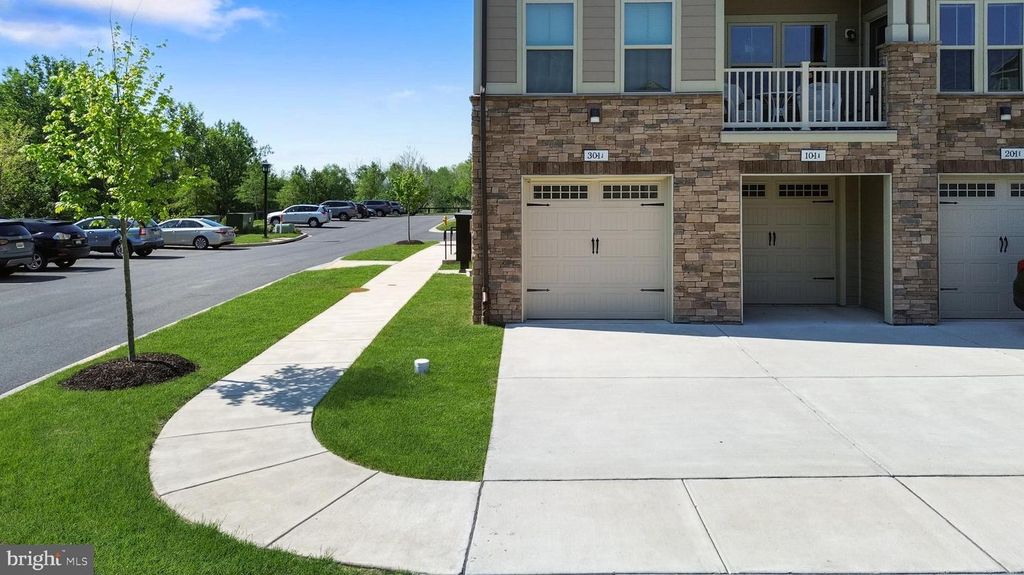 Image 22 of property listing at 3282 PINE NEEDLE CIR #301, Frederick, MD 21704