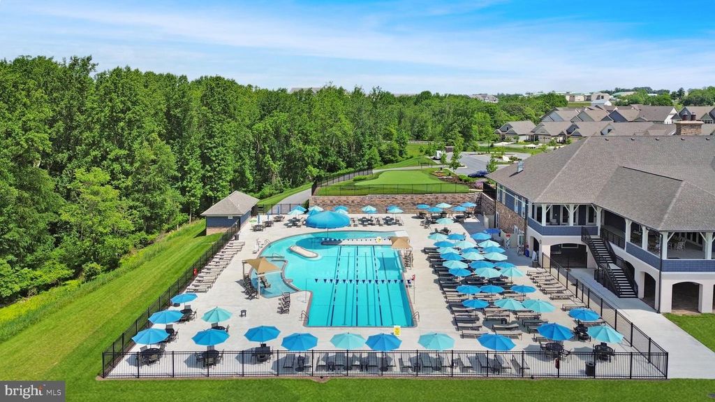 Image 23 of property listing at 3282 PINE NEEDLE CIR #301, Frederick, MD 21704